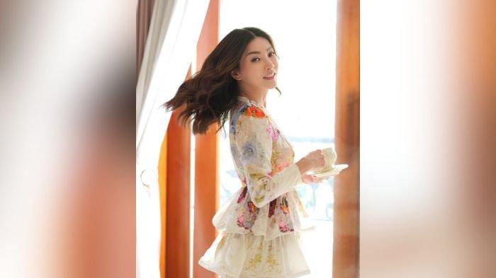 Live streaming Shopee Live yang dipandu Sarwendah, melalui toko @Sarwendahofficial berhasil mencetak rekor bombastis.