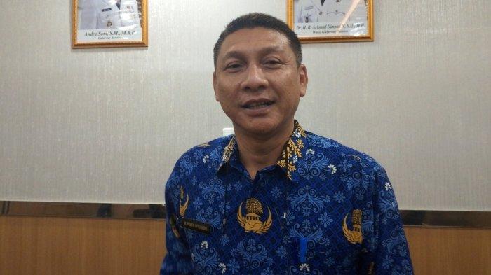 Sekretaris DPRD Banten, Deden Apriandhi saat memberi keterangan pers.