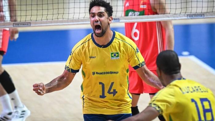 Pemain voli Brasil merayakan kemenangan atas China 3-1. Brasil lolos ke semifinal VNL 2025 putra.