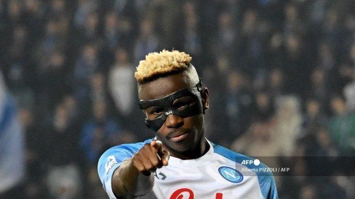 Bomber asal Nigeria, Victor Osimhen berhasil meraih penghargaan sebagai sebagai Pemain Terbaik Afrika 2023 dalam ajang CAF Awards 2023.