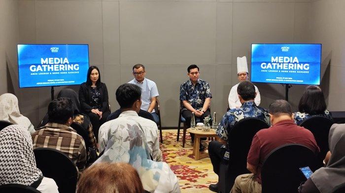 General Manager dan Jajaran HOD Hotel Aston Serang saat peluncuran Anju Lounge dan Hong Kong Karaoke, di ruang pertemuan Gingerbread, Jumat (17/5/2024).