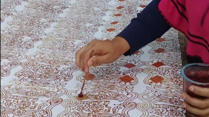 ILUSTRASI -  Belajar batik