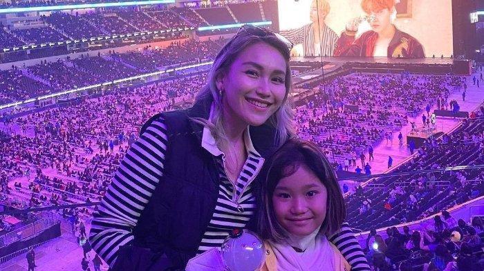 Bilqis girang dapat hadiah dari Ayu Ting Ting.