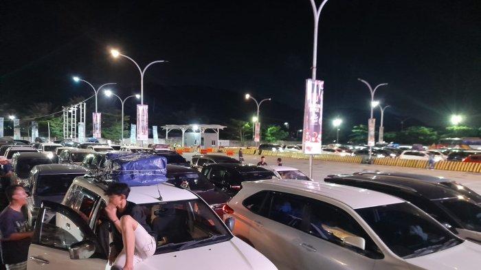 Dodi, pemudik asal Yogyakarta yang terjebak macet berjam-jam di Tol Tangerang-Merak menuju Pelabuhan Merak
