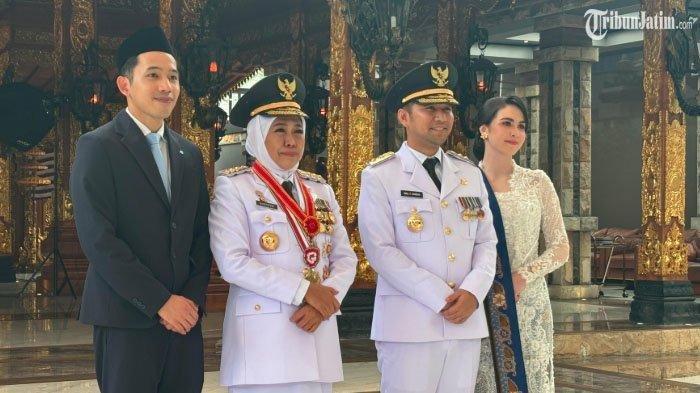 RESMI DILANTIK - Khofifah Indar Parawansa dan Emil Elestianto Dardak berfoto bersama di Kraton Majapahit Jakarta usai resmi dilantik sebagai Gubernur dan Wakil Gubernur Jawa Timur periode 2025-2030 oleh Presiden RI Prabowo Subianto di Istana Negara, Kamis (20/2/2025) pagi.