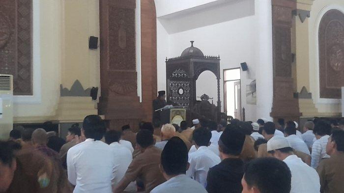 Contoh kultum ramadhan singkat tema keutamaan sholat terawih di malam pertama.