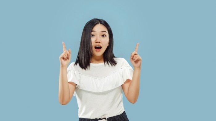 Ilustrasi - seseorang yang ingin mengetahui ramalan shio