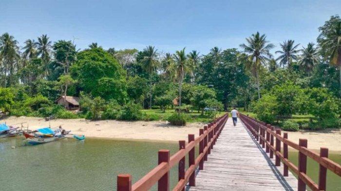 Jembatan yang berada di Taman Jaya Ujung Kulon