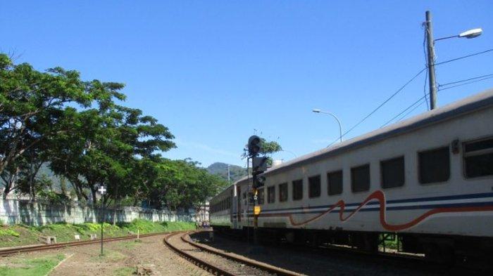 Update jadwal dan tarif terbaru kerata api atau KA lokal Rangkasbitung-Merak per hari ini Desember 2023.