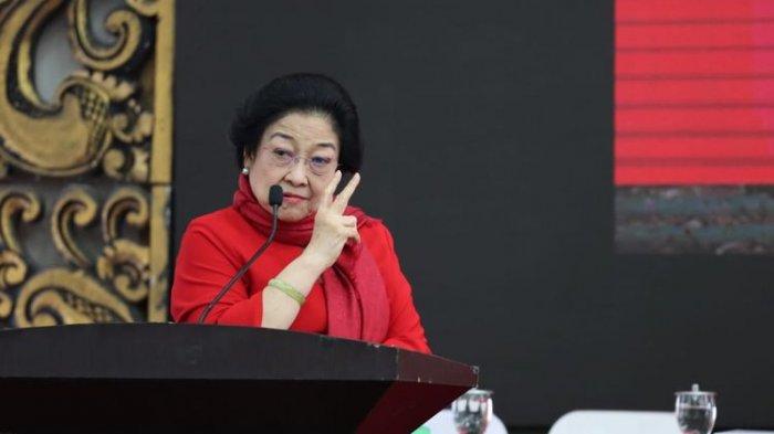 Ketua Umum PDIP Megawati Soekarnoputri menyampaikan pidato saat pengumuman pasangan calon kepala daerah di kantor PDIP, Menteng, Jakarta, Rabu (19/2/2020).