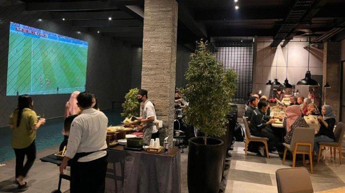 Momen Nobar Piala Dunia 2024 di Resto Ginger Lily Aston Cilegon Boutique Hotel.