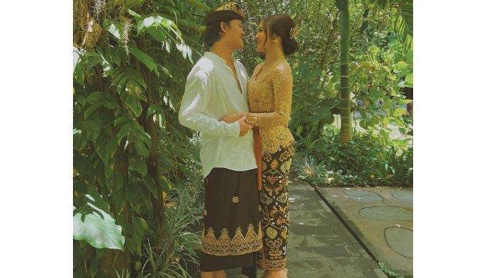 Rizky Febian dan Mahalini serasi gunakan baju adat Bali