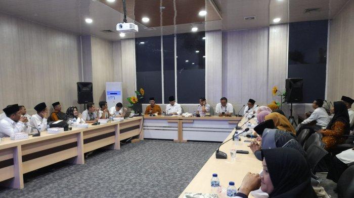 Asosiasi Guru Pendidikan Agama Islam Indonesia (AGPAII) Provinsi Banten saat audiensi dengan DPRD Banten Rabu (25/10/2023).