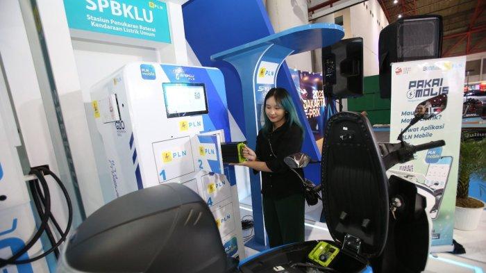 PLN telah mengoperasikan 616 stasiun pengisian kendaraan listrik umum (SPKLU), 1.401 stasiun penukaran baterai kendaraan listrik umum (SPBKLU), serta lebih dari 9.000 stasiun pengisian listrik umum (SPLU).