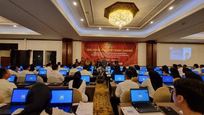 Para peserta mengikuti tes seleksi kompetensi dasar (SKD) CPNS Kanwil Kemenkumham Banten yang berlangsung selama lima hari, yaitu Sabtu (19/10/2024) sampai Kamis (23/10/2024).