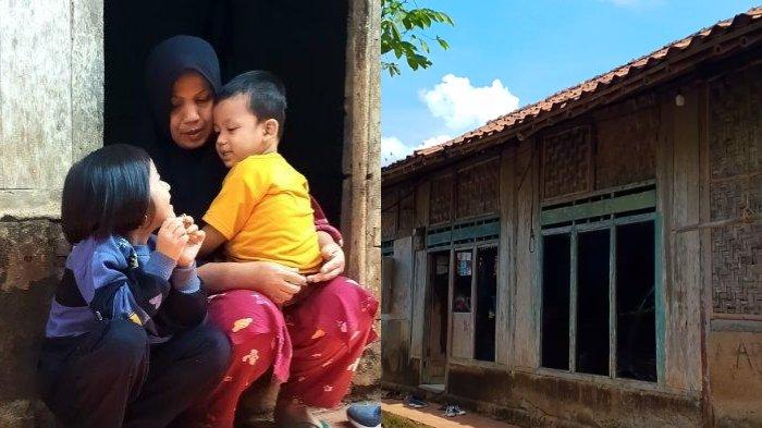 Tunah (33) duduk merenung di pintu rumah, menunggu kabar dari suaminya, Rouf (43), sang sopir truk penyebab kecelakaan beruntun di Tol Cipularang Km 92.