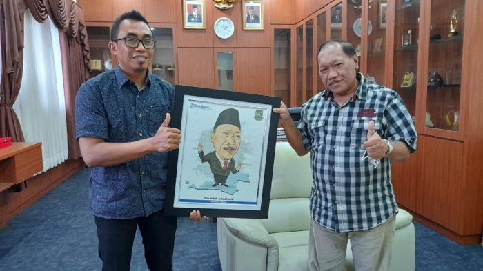 Wali Kota Cilegon, Edi Ariadi, menerima kunjungan Pemred TribunBanten.com Yulis Sulistyawan di ruang kerjanya di Pemkot Cilegon, Jumat (5/11/2020).
