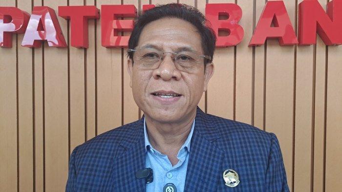 PENERTIBAN JALAN BUNG KARNO - Ketua DPRD Banyumas Subagyo memberikan pernyataan tentang penataan kawasan Jalan Bung Karno, di Kantor DPRD Banyumas, Rabu (9/7/2025). Penataan Jalan Bung Karno rencananya akan dilakukan bertahap dan dibagi menjadi tiga segmen.