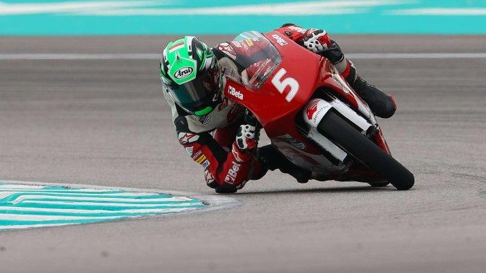Aksi pebalap binaan Veda Ega Pratama (#7) dan Chessy Meilandri (#5) pada seri kelima di ajang Idemitsu Asia Talent Cup (IATC)