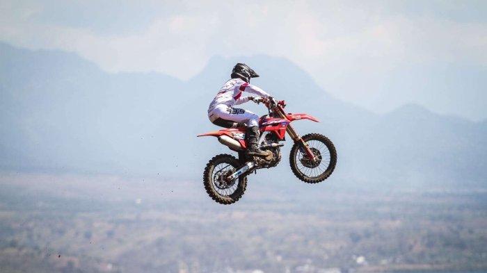 Bersaing Kompetitif dengan Crosser Dunia di MXGP Sumbawa, Delvintor Raih Poin Perdana Musim ini