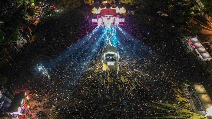 Honda Bikers Day (HBD) 2023 diselenggarakan di Lapangan Rampal, Malang, 28 Oktober. HBD menjadi cerminan loyalitas dan kuatnya ikatan emosional pengguna setia sepeda motor Honda yang semakin besar dan tak lekang oleh waktu.