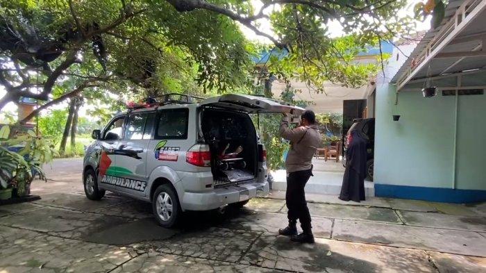 Istimewa
Aipda Wirawan Setiadi memanfaatkan waktu luangnya untuk memberikan layanan kepada masyarakat melalui program ambulans gratis dan sedekah makan.