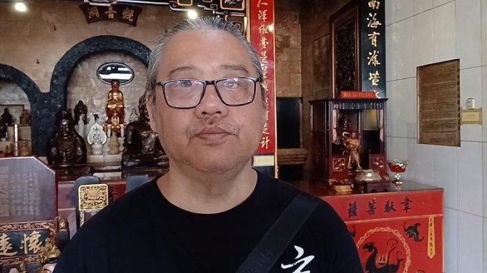Rohaniwan Kelenteng Tek Hay Kiong Tegal Chen Li Wei ditemui di kelenteng, Senin (20/1/2025).