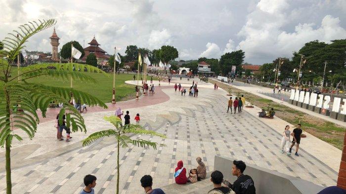Daya Tarik Baru Alun-alun Kota Kebumen Mirip Tempat Wisata, Kapal