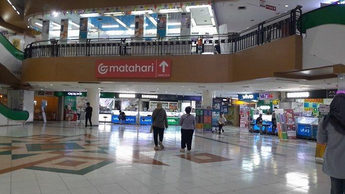 Suasana Plasa Simpanglima Semarang, Rabu (25/9/2024). Pusat perbelanjaan yang dikenal sebagai pusat barang elektronik HP dan laptop ini dikabarkan bakal tutup September ini lantaran kontrak penggunaan lahan habis.