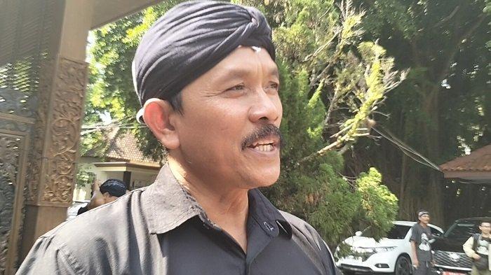 Tokoh masyarakat Samin Sedulur Sikep asal Pati, Gunretno, ditemui seusai Sarasehan Budaya Sedulur Sikep di Pendopo Kabupaten Blora, Selasa (9/7/2024).