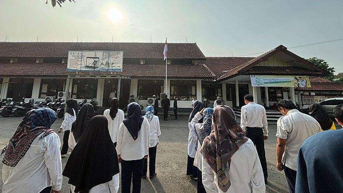 UT Purwokerto Gelar Upacara Bendera Peringatan Hari Pendidikan Nasional