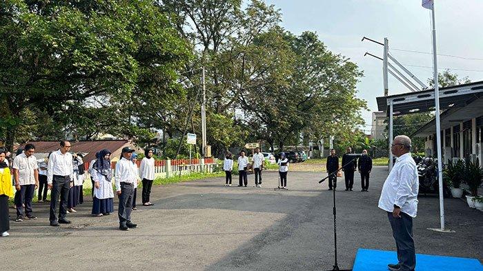 UT Purwokerto Gelar Upacara Bendera Peringatan Hari Pendidikan Nasional