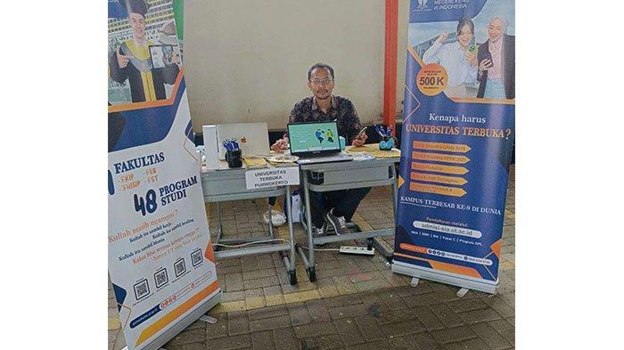 UT Purwokerto Sosialisasi di SMA IT Al Irsyad Purwokerto dalam Rangka SMA IT Fair 2024