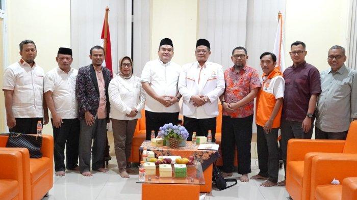 Pasangan bakal calon Bupati dan Wakil Bupati Blora, Arief Rohman dan Sri Setyorini mengunjungi kantor DPW PKS Jateng, Senin (22/7/2024).