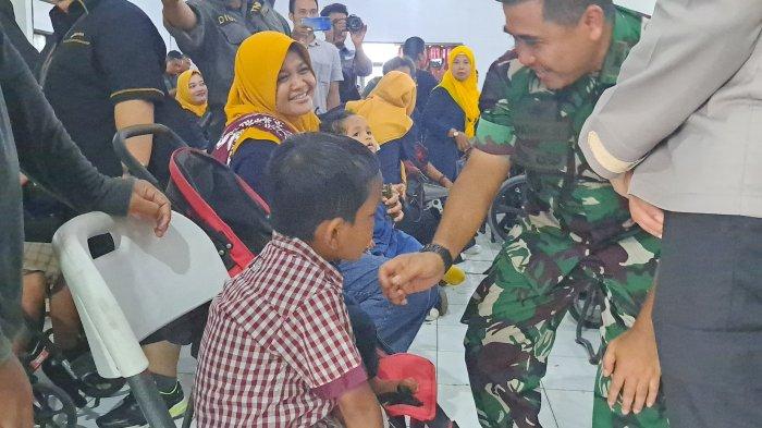Danrem 071 Wijayakusuma, Kolonel Czi Mohammad Andhy Kusuma bertemu dengan para penyandang disabilitas ganda, Kamis (18/1/2023). Danrem juga mencarikan orangtua asuh untuk para difabel tersebut.