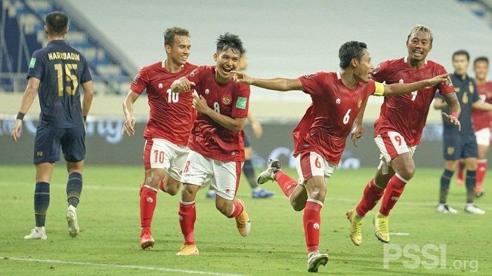 Pemain Timnas Indonesia Evan Dimas merayakan gol setelah membobol gawang Thailand dalam kualifikasi Piala Dunia 2022 Zona Asia di Dubai, Uni Emirat Arab, Kamis (3/6/2021) malam WIB. Dalam laga tersebut, Indonesia bermain imbang 2-2 dan meraih poin pertama.
