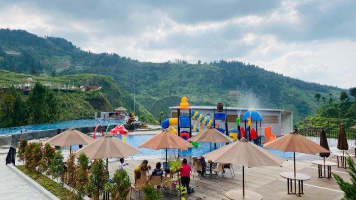 Fasilitas di Gulala Azana Hotel and Resort Guci, Kabupaten Tegal, Jawa Tengah yakni Aqua Park dengan dua kolam untuk anak-anak dan dewasa, Sabtu (16/12/2023).
