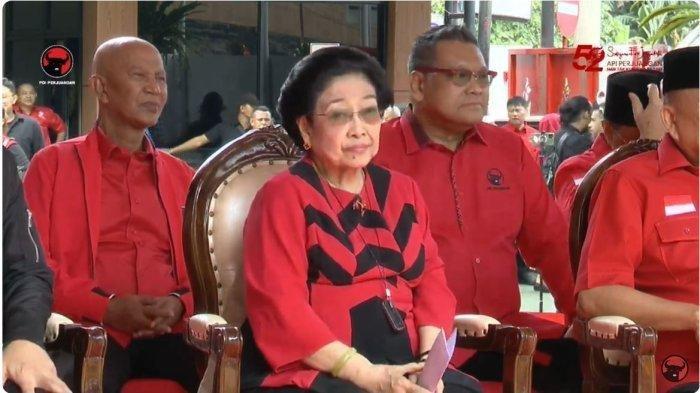 Ketua Umum PDI Perjuangan (PDIP) Megawati Soekarnoputri dalam acara pembukaan rangkaian Hari Ulang Tahun (HUT) ke-52 PDIP di Sekolah Partai di Lenteng Agung, Jakarta Selatan, Jumat (10/1/2025).