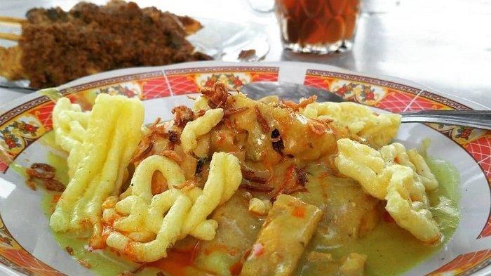Kuliner kupat glabed khas Brebes dan Tegal.