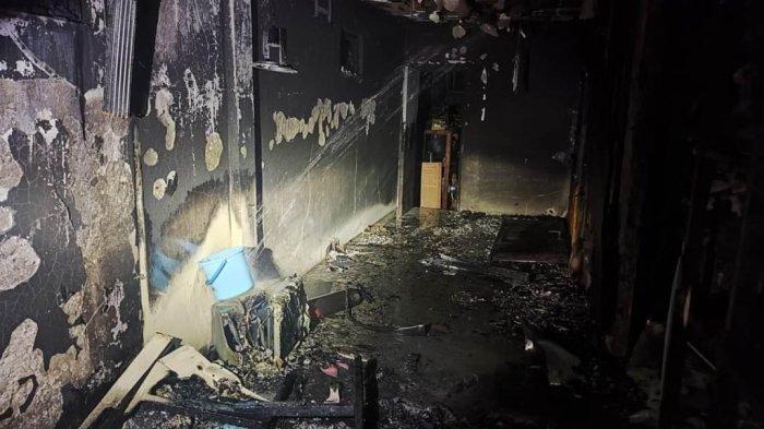 Kondisi mes pekerja karaoke di Jalan Diponegoro Pati usai dilanda kebakaran, Senin (13/5/2024).