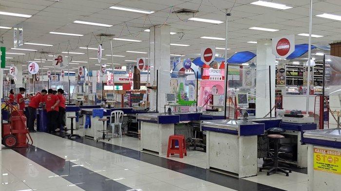 Suasana sepi swalayan Moro Purwokerto yang terancam tutup dan ratusan karyawan terancam PHK, Sabtu (19/8/2023).