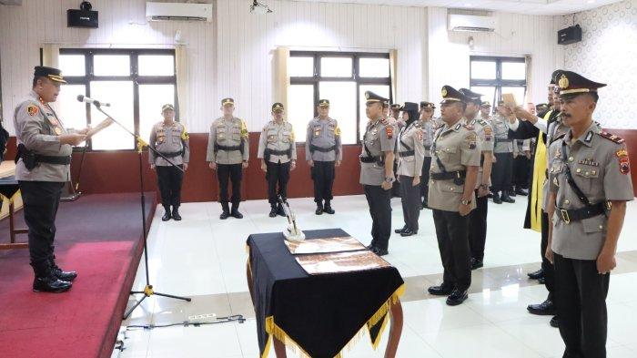 Upacara serah terima jabatan dan pelantikan dipimpin Kapolres Wonosobo, AKBP Eko Novan, di ruang rapat Polres Wonosobo, Jumat (20/10/2023). Sejumlah pejabat utama Polres Wonosobo mengalami mutasi dan rotasi.