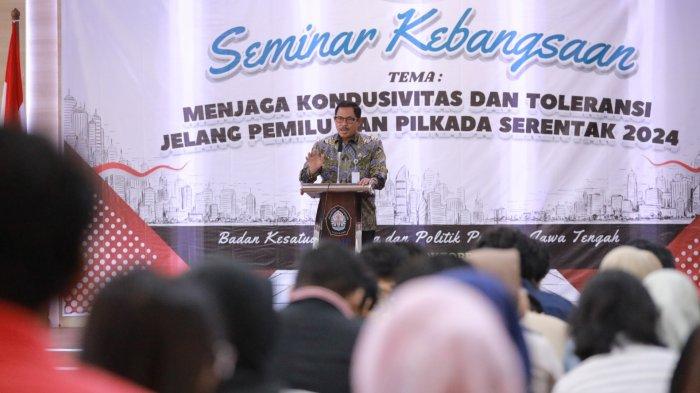 Penjabat atau Pj Gubernur Jateng, Nana Sudjana memberikan sambutan saat seminar kebangsaan menjelang Pemilu 2024, baru-baru ini.