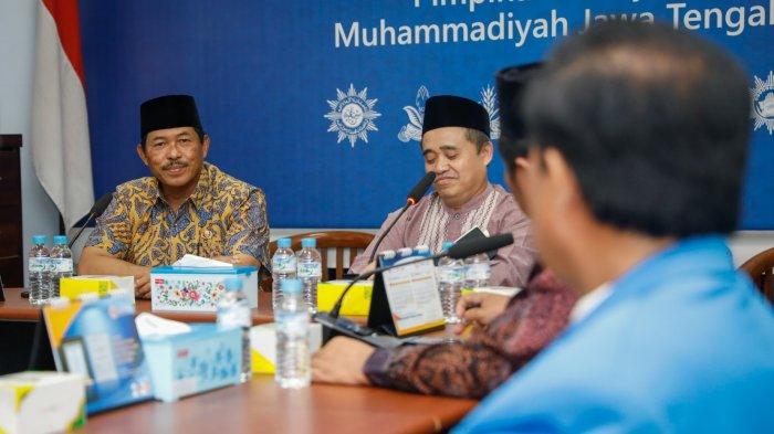 Pj Gubernur Jawa Tengah, Nana Sudjana berdiskusi dengan pengurus PW Muhammadiyah Jateng, Jumat (19/1/2024).