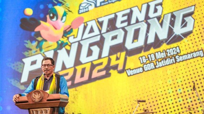Pj Gubernur Jateng Nana Sudjana saat membuka gelaran Specta Jateng Pingpong 2024 di Gor Jatidiri Semarang, Kamis (16/5/2024) malam.