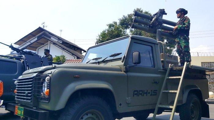 Rudal starstreak jenis LML (Lightweight Multiple Launcher) dari Batalyon Arhanud 15/DBY Semarang saat pameran alutsista di Jalan Pancasila Tegal, Sabtu (7/10/2023).