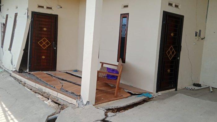 Warga Kecamatan Mojo yang mengungsi akibat tanah gerak