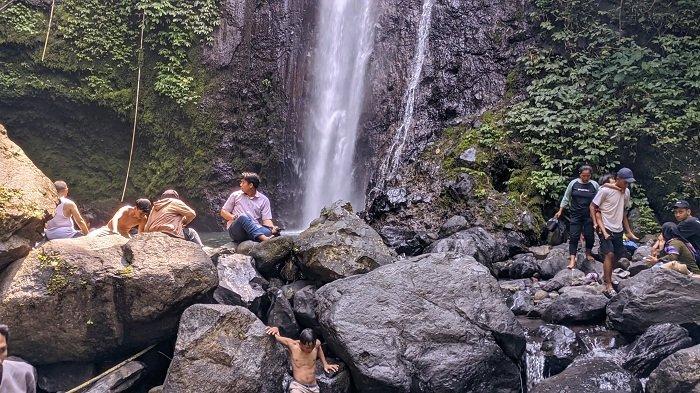 Suasana tempat wisata air terjun Montel di Desa Colo, Kecamatan Dawe, Kabupaten Kudus, Kamis (1/6/2023).