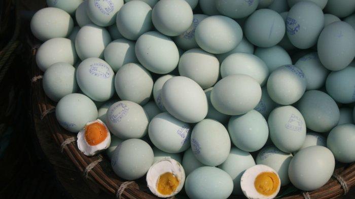 Telur asin khas Brebes.
