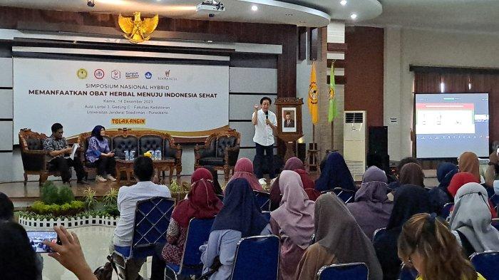 Penandatanganan Nota Kesepahaman (MOU) antara Fakultas Kedokteran Universitas Jenderal Soedirman dengan Sido Muncul Tbk. Unsoed dan Sido Muncul juga menggelar simposium nasional dengan tema 'Memanfaatan Obat Herbal Menuju Indonesia Sehat' pada Kamis (14/12/2023).